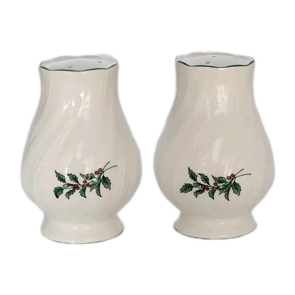 NIKKO Happy Holidays Salt and Pepper Shaker Set Vintage Christmas Japan